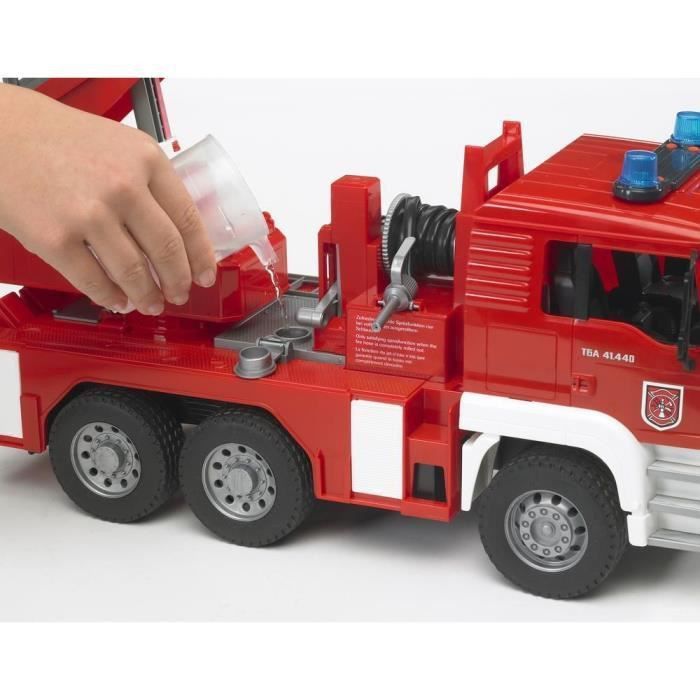 BRUDER - 2771 - Camion de pompier MAN avec échelle, pompe a eau et module son et lumiere - 52 cms - Photo n°4