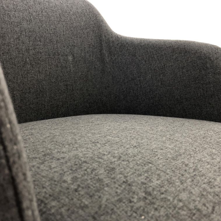 Chaise avec accoudoirs tissu gris foncé et pieds métal noir Baylis - Photo n°2