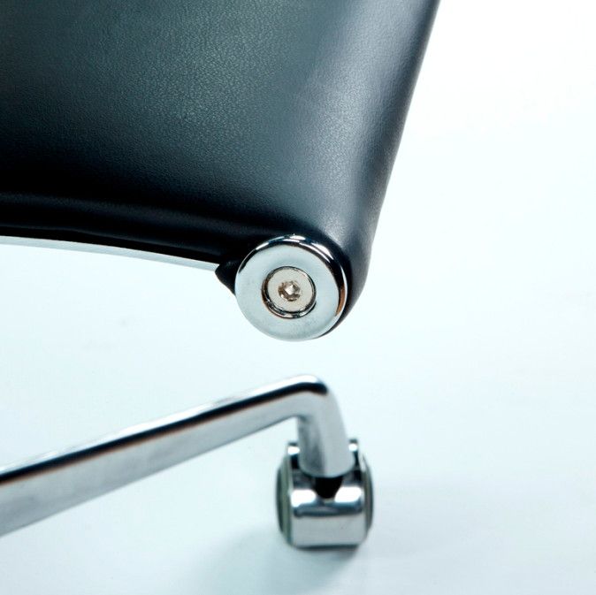 Chaise de bureau avec accoudoirs cuir noir et métal chromé Italo 107 - Photo n°4