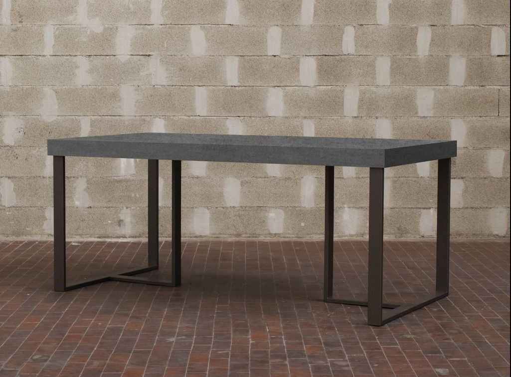 Table à manger rectangulaire gris béton et pieds métal gris foncé April 130 cm - Photo n°1