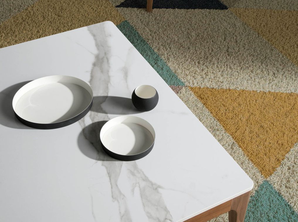 Table basse carrée bois noyer et plateau en marbre céramique blanc Mykal - Photo n°6