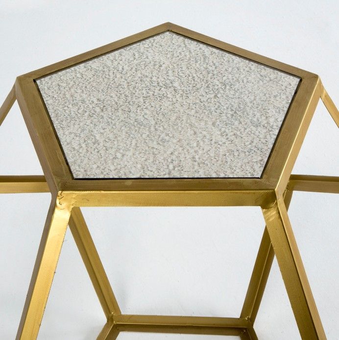 Table basse pentagonale miroir vieilli et métal doré Hugos - Photo n°3
