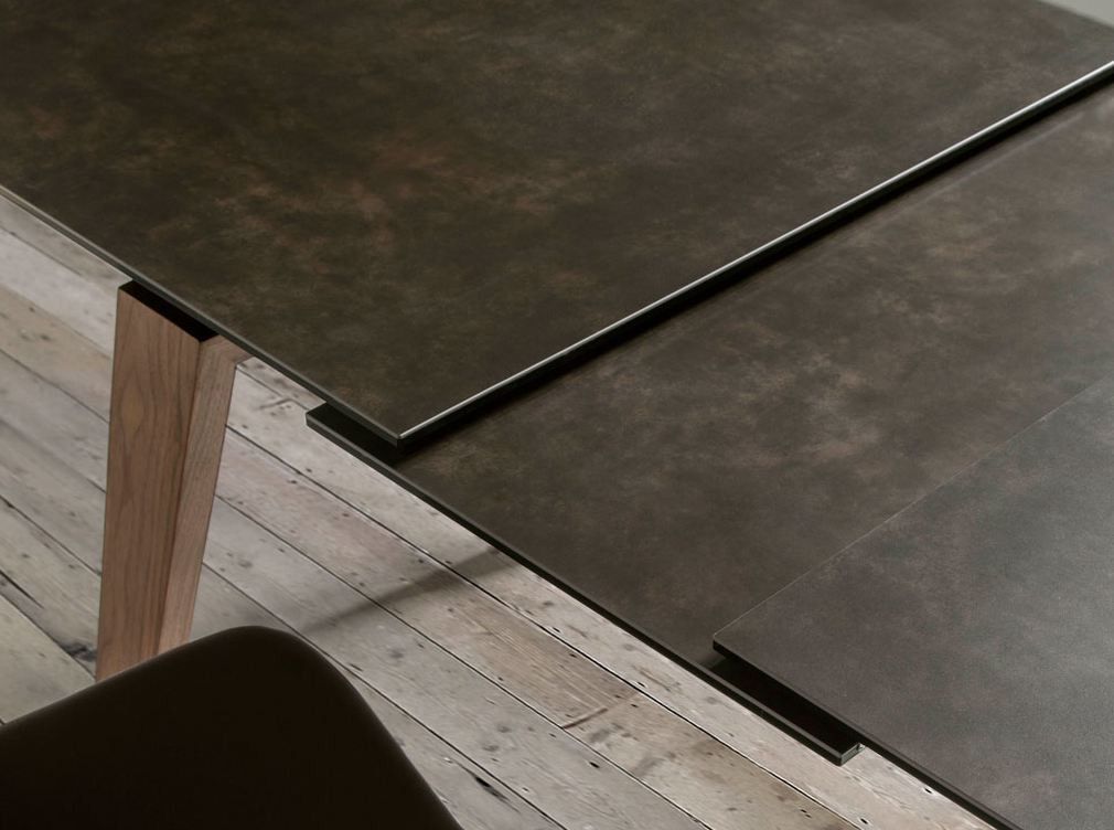 Table extensible plateau céramique noir et pieds bois plaqué noyer Myral - Photo n°7