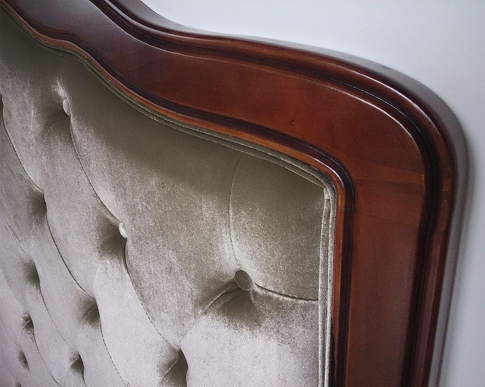 Tête de lit capitonnée velours taupe et cadre en bois - Photo n°2