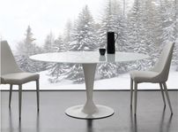 Table a manger ronde design verre teinté blanc et pied laqué blanc Kramanty 130 cm