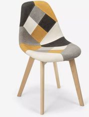 Chaise en tissu patchwork jaune, gris et pieds en bois naturel Vinto