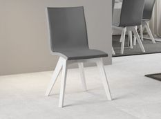 Chaise moderne simili cuir gris et pieds bois frêne blanc Julak