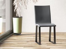 Chaise moderne simili cuir gris et pieds métal anthracite Bary