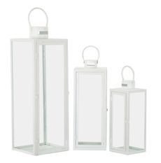 Ensemble de 3 lanternes blanches, dimensions : 22 x 22 x 66 cm, 18 x 18 x 49,5 cm, 14 x 14 x 39 cm