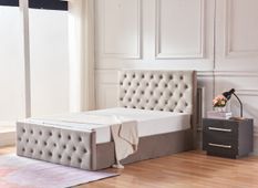 Lit capitonné avec coffre velours beige Korry 140x190 cm