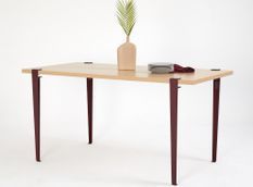 Petite table à manger bois clair et pieds acier bordeaux Bazika 150 cm