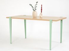 Petite table à manger bois clair et pieds acier vert menthe Bazika 150 cm