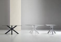 Table à manger moderne Trikano – Verre trempé et pieds métalliques