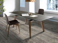 Table à manger rectangulaire extensible Libora L 180/230 cm - Plateau en porcelaine noir et pieds noyer