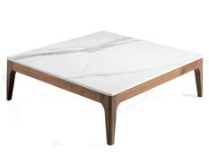 Table basse carrée bois noyer et plateau en marbre céramique blanc Mykal
