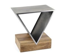 Table basse triangulaire BARKO – Une pièce sculpturale à l'esprit naturel