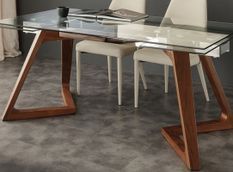 Table de repas extensible plateau en verre et piétement bois massif noyer Kudane