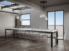 Table moderne extensible 8 à 20 places L 180 à 440 cm blanche avec cadre et pieds en métal anthracite Likro