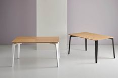 Table rectangulaire Spinak en chêne clair et pieds laqués – Sobriété et élégance naturelle
