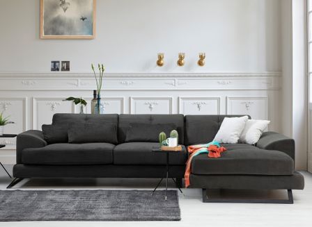 Canapé d'angle droit velours anthracite avec têtières relevables et pieds metal noir Briko 308 cm