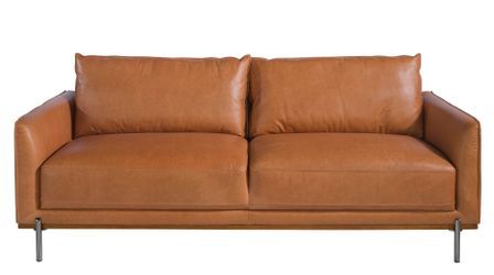 Canapé KIVO – Cuir de vachette marron clair, hêtre étuvé noyer & pieds inox foncé