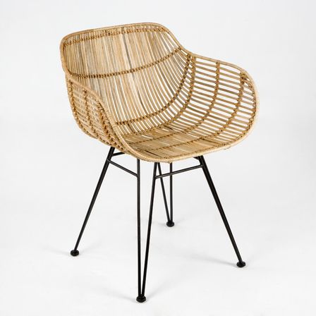 Chaise avec accoudoirs osier naturel et pieds métal noir Gael