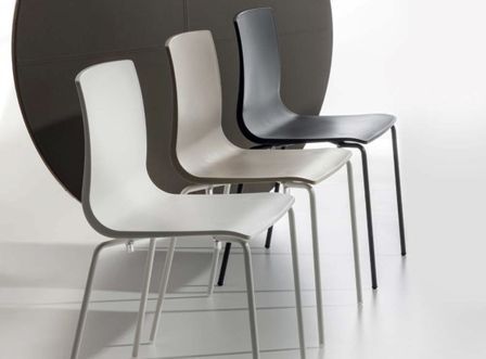 Chaise en polypropylène et pieds en métal Vanya - Lot de 4