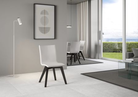 Chaise moderne simili cuir et pieds en bois anthracite Trudy