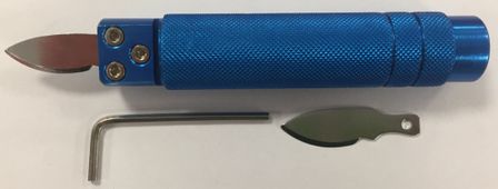 Coltello Apricasse. Manico In Alluminio Antiscivolo. 1 Lama Di Ricambio - Case Opener Knife. Non-slip Aluminium Handle + 1 Spare Blade RR1997