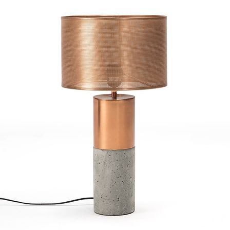 Lampe à poser abat-jour cuivre pied métal et ciment Koétie