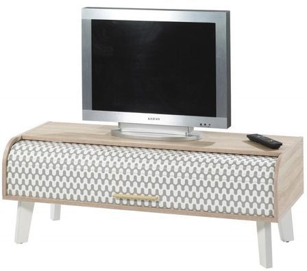 Meuble TV bois clair et rideau imprimé Hippie