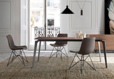 Table à manger bois de noyer et pieds métal noir Zeuka 180 cm