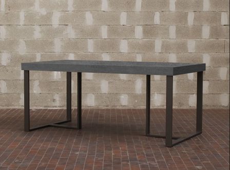 Table à manger rectangulaire gris béton et pieds métal gris foncé April 130 cm