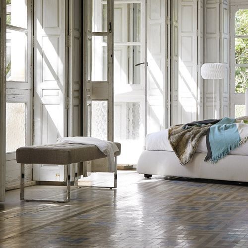 Banquette capitonnée tissu et pieds acier inoxydable Dezina - Photo n°3; ?>