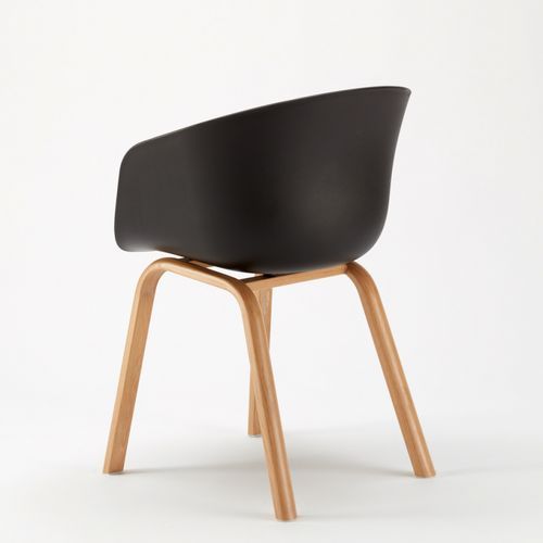 Chaise avec accoudoir noir et pieds métal effet bois naturel Norky - Photo n°3; ?>
