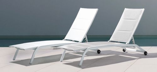 Chaise longue en aluminium avec roues blanc Chloé - Lot de 4 - Photo n°2; ?>