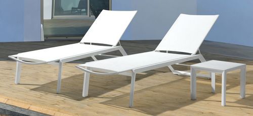 Chaise longue en aluminium blanc avec roues Cadia - Lot de 4 - Photo n°2; ?>