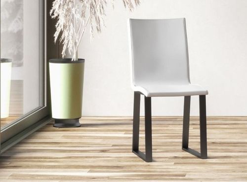 Chaise moderne simili cuir blanc et pieds métal anthracite Bary - Photo n°2; ?>