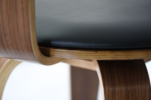 Chaise pivotante avec accoudoirs simili cuir noir et bois Kasual - Photo n°3; ?>