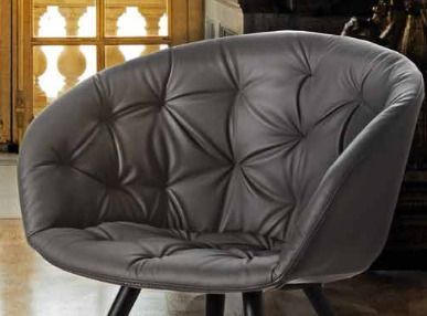 Fauteuil design en faux cuir capitonné et pieds métal Kario - Lot de 2 - Photo n°3; ?>