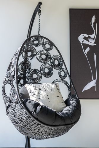 Fauteuil Suspendu Avec Coussins Métal Et Roseau Noir Bula 23 Fauteuil suspendu avec coussins métal et roseau noir Bula - Photo n°3; ?>