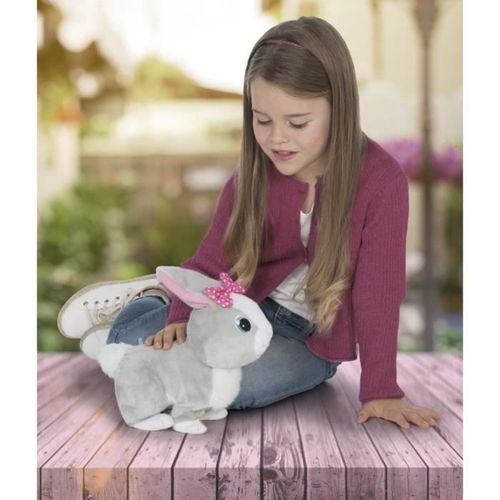 IMC TOYS Peluche a fonctions Betsy, mon petit lapin - Photo n°3; ?>