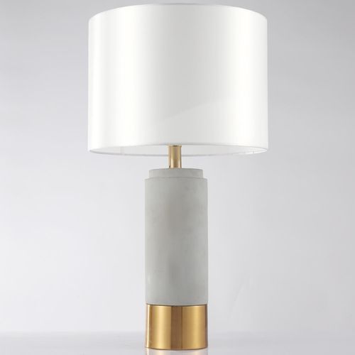 Lampe de table tissu blanc pied béton gris et doré Pinzy - Photo n°3; ?>