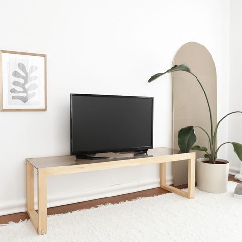 Petit meuble TV en bois massif naturel et plateau en verre trempé Darone 130 cm - Photo n°2; ?>