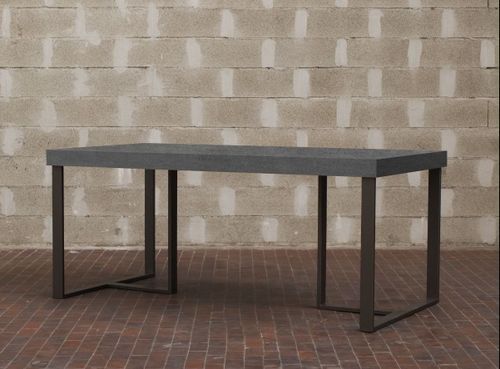 Table à manger rectangulaire gris béton et pieds métal gris foncé April 130 cm - Photo n°3; ?>