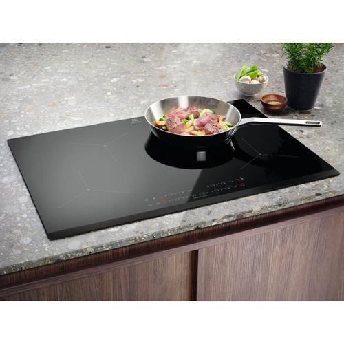 Table de cuisson Induction ELECTROLUX SenseBoil - 4 foyers - L78 x P52cm - 7350 W - Noir - EIS824 - Photo n°2; ?>