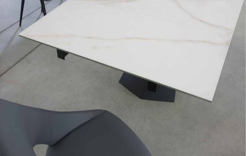 Table design 180 cm céramique marbre blanc et pieds métal noir Kylane - Photo n°3; ?>