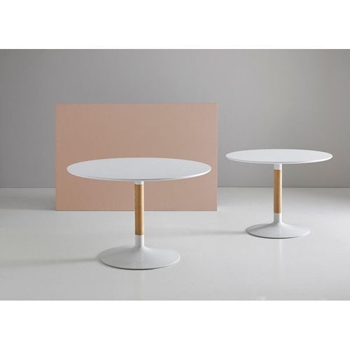 Table ronde Rika en bois laqué et métal blanc – Fusion de modernité et simplicité - Photo n°2; ?>