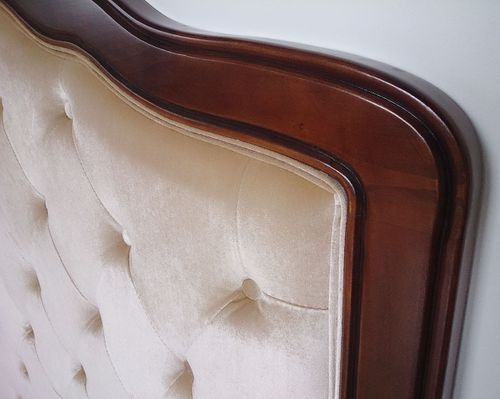 Tête de lit capitonnée velours beige et cadre en bois - Photo n°3; ?>