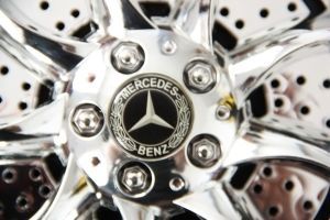 Voiture électrique Mercedes SLR blanc 2x35W 12V - Photo n°3; ?>